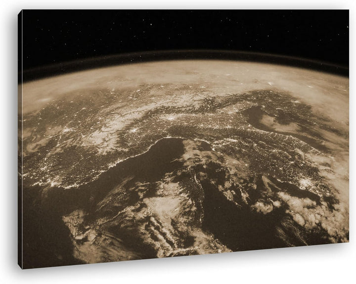 Sicht aus der ISS auf die Erde Format: 80x60 Effekt: Sepia als Leinwandbild, Motiv fertig gerahmt au