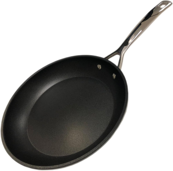 Le Creuset Aluminium-Antihaft flache Pfanne, Ø 26 cm, Für alle Herdarten inkl. Induktion geeignet, A
