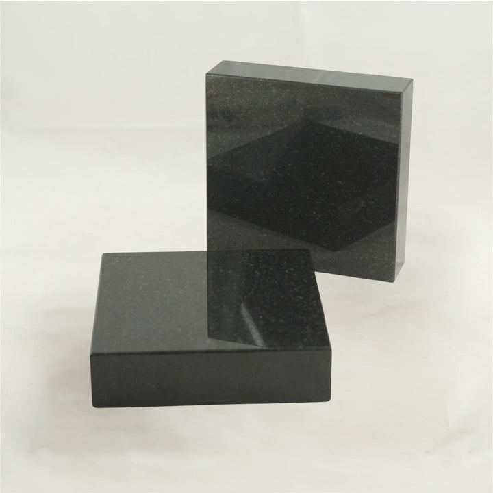 designgrab Lampen- und Vasensockel eckig 20x20x5 cm aus Granit Schwedisch Black für Grabvase oder Gr