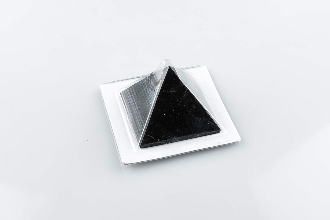 KASHU Edelstein Schungit direkt aus Karelien: 10 x Pyramide 4 cm Poliert
