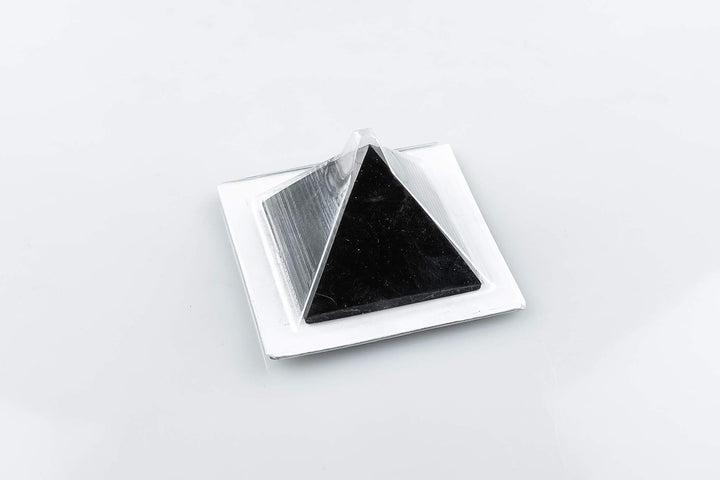 KASHU Edelstein Schungit direkt aus Karelien: 10 x Pyramide 4 cm Poliert