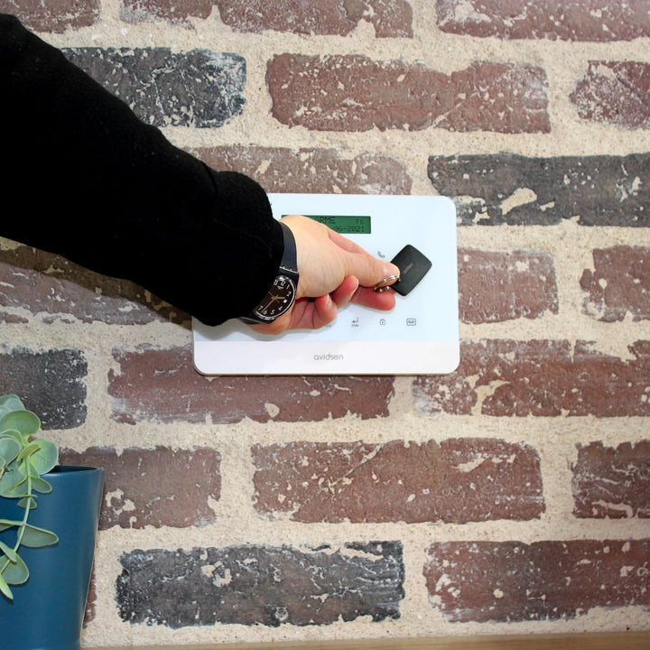 AVIDSEN 127055 HomeSecure, smarte und vernetzte Funk Alarmanlage, Smartphone App, ohne Abonnement, i