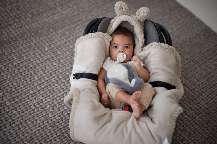Jollein Wickeldecke für Babys aus kuschelweichem Fleecematerial, niedliches Hasendesign, nougatfarbi