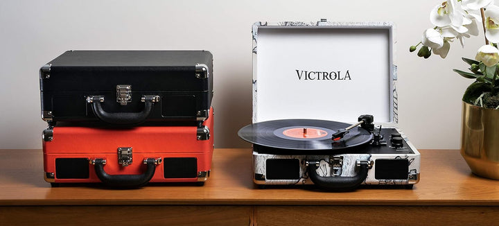 Victrola Journey Bluetooth Kofferplattenspieler mit DREI Abspielgeschwindigkeiten | Schwarz | VSC-55