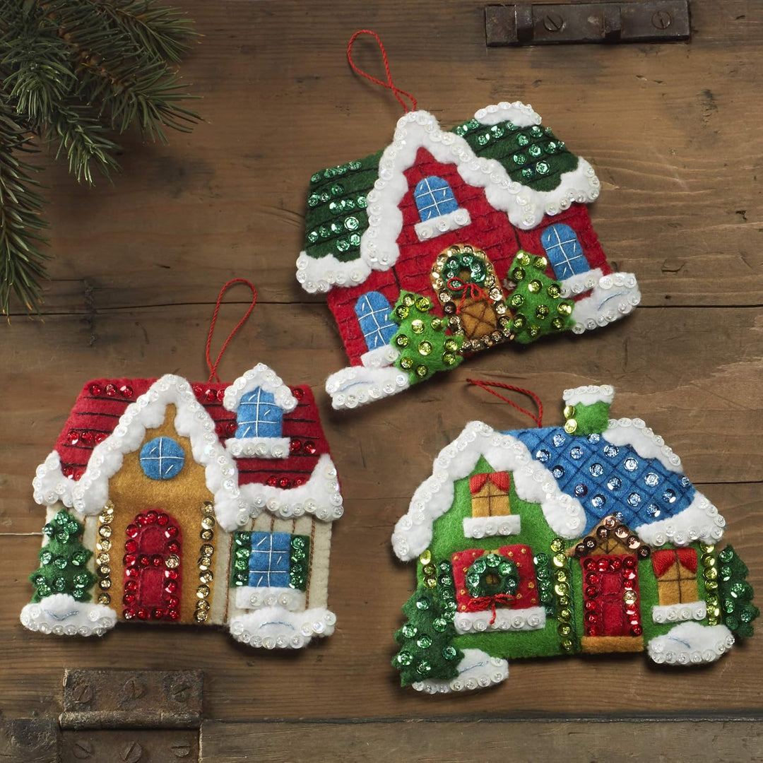 Kariertes Filz-Ornament-Set, Baumwolle, Weihnachtsdorf, Einheitsgrösse Ornamente, Ornamente