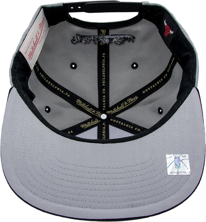 Mitchell & Ness Team Arch NBA Snapback - Chicago Bulls, Grey/Black
