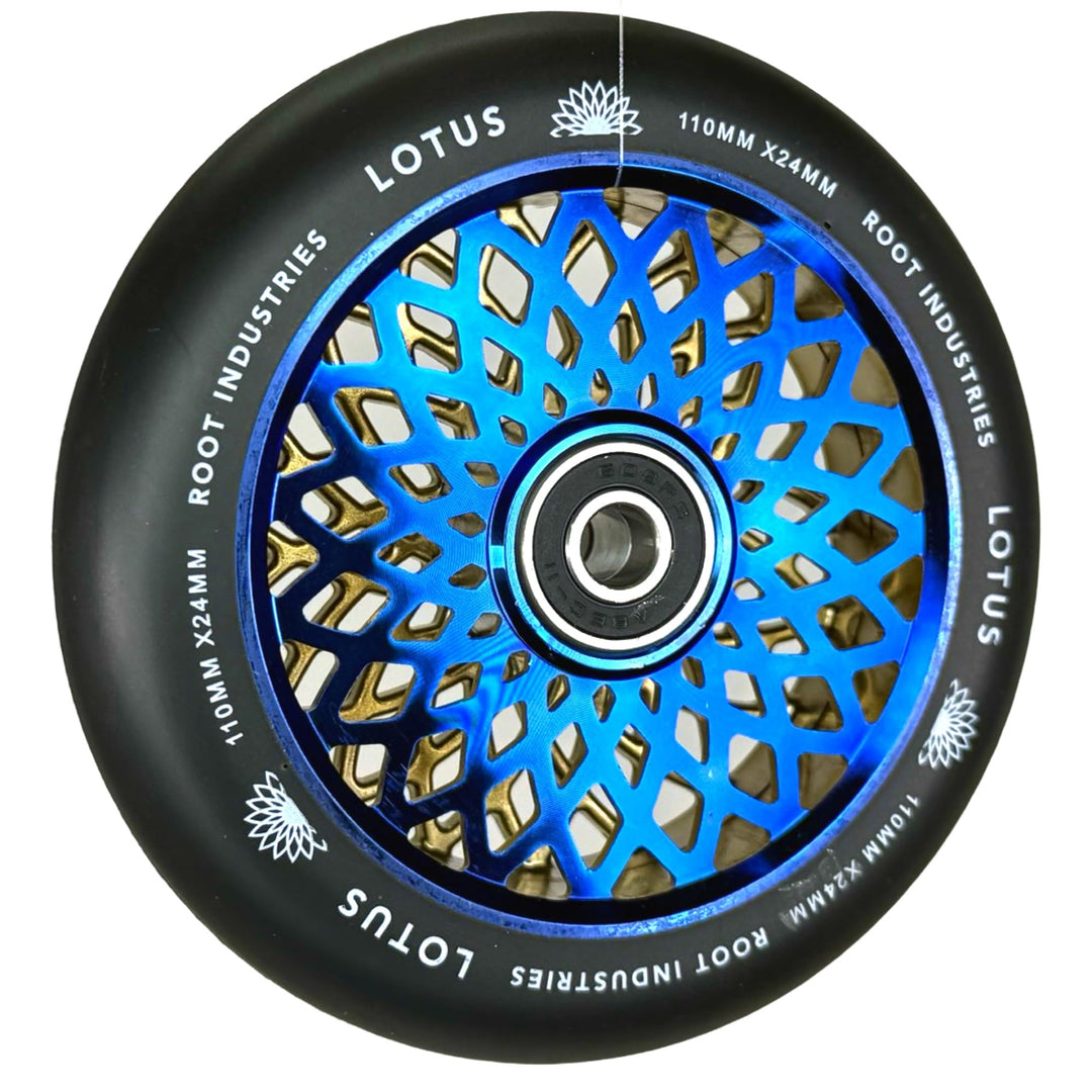 Root Industries Lotus Stunt-Scooter Rolle 110mm + Fantic26 Sticker (Radiant Blue Ray/Pu Schwarz), Ra