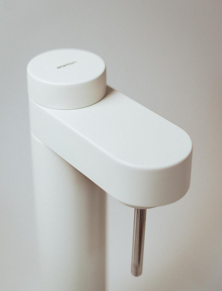 Stelton Brus Wassersprudler mit Flasche, Premium Carbonator für Wasser mit CO2 - Einstellbare Sprude