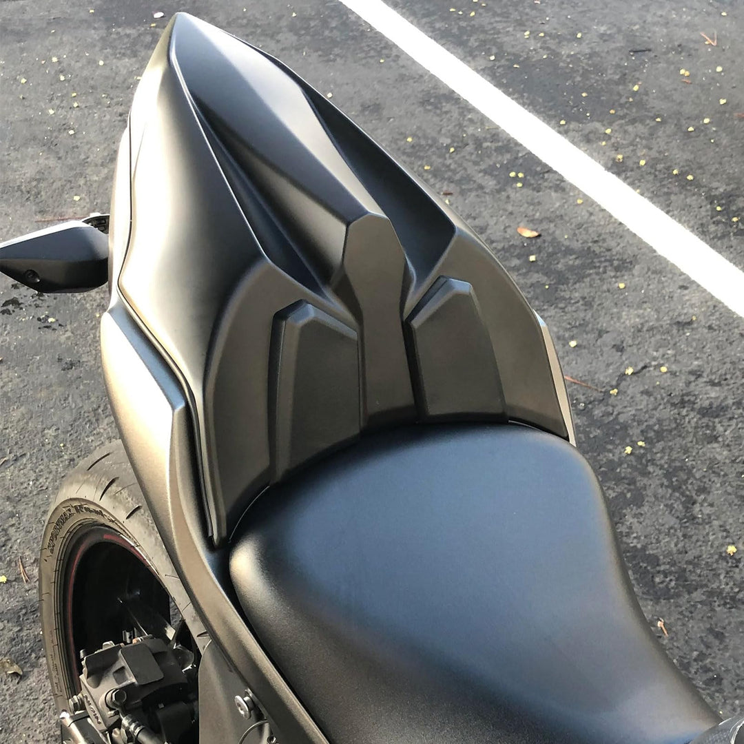 Replacement for Ninja650 Z650 Sitz Abdeckung Hinten Sozius Harte Solo Sitz Gugel Buckel für Ninja 65
