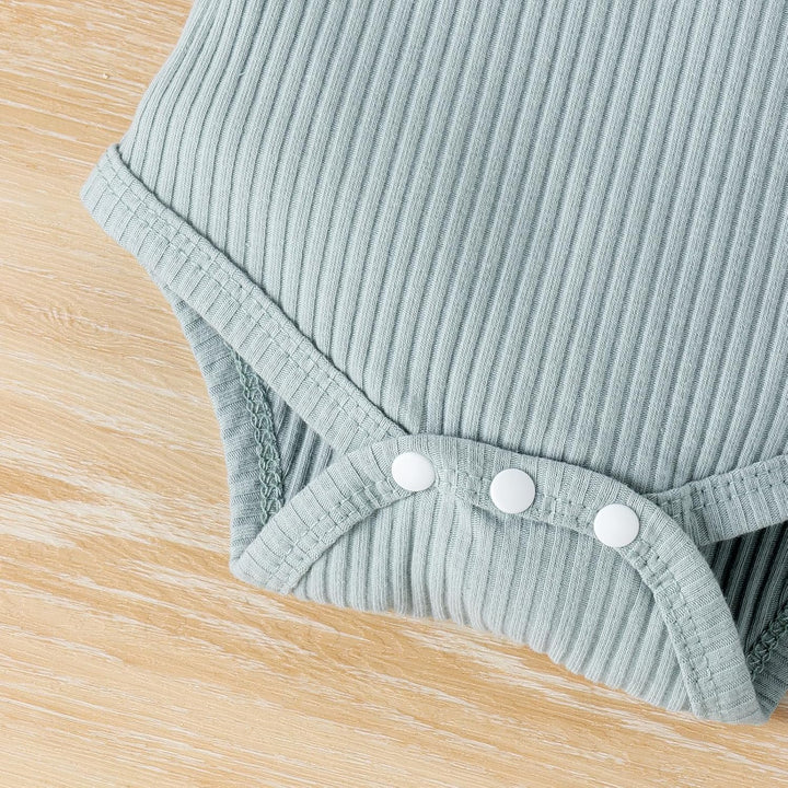 Neugeborenes Mädchen Kleidung Gänseblümchen-Aufdruck Gerüschtes Oberteil mit Hosenträgerhose und Tas