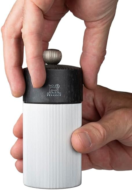 PEUGEOT - Salzmühle Line 12 cm - Klassische Mahlgradeinstellung - Innovatives Zirlion-Mahlwerk für p