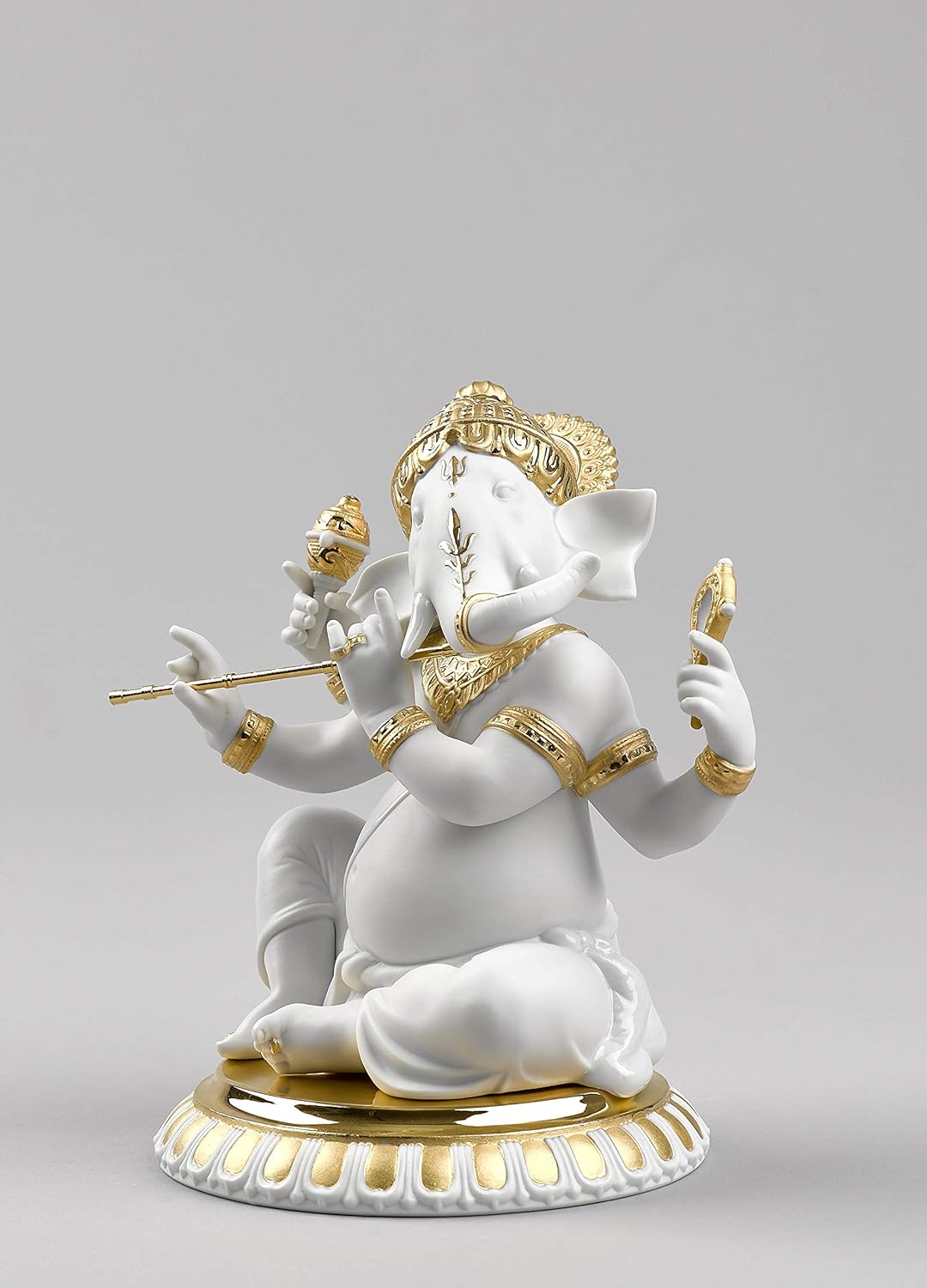 LLADRÓ Figur Ganesha Mit Bansuri. Gold. Ganesha Mit Bansuri. Porzellan.