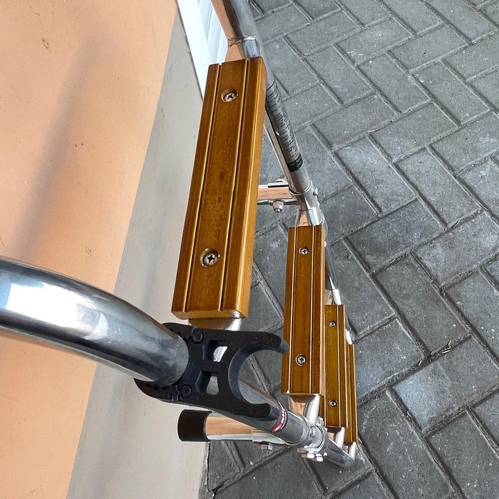 Saarwebstore Badeleiter Edelstahl mit Teak Stufen klappbar Heckmontage Bootsleiter Boot Grösse 2+2,