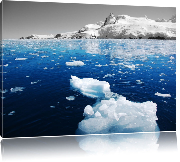 Eisbrocken im blauen Meer der Arktis schwarz/weiss Format: 100x70 auf Leinwand, XXL riesige Bilder f