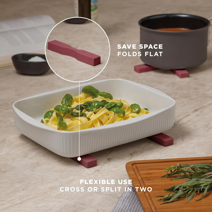 Eva Solo | Magnetischer Untersetzer Ruby | Dank der eingelassenen Magnete haftet der Untersetzer auf