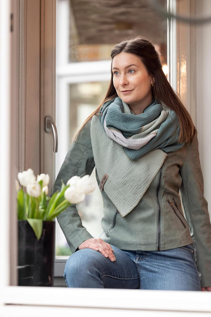 KNIT FACTORY - Fay Dreieckstuch - Fein Gewebte Damen Schal - Für Frühling und Sommer - Hochwertige Q