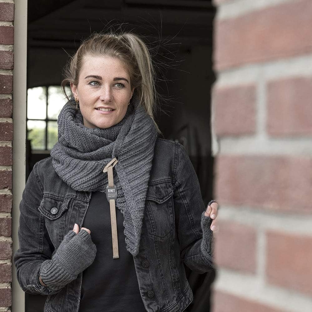 KNIT FACTORY - Demy Dreiecksschal - Damen Strickschal mit Wolle - Winterschal - Herbst & Winter Esse