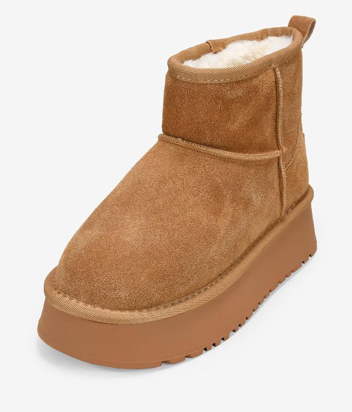 BOSANOVA Stiefeletten im australischen Stil aus Spaltleder mit mittlerem Schaft von 12 cm, Logo-Deta