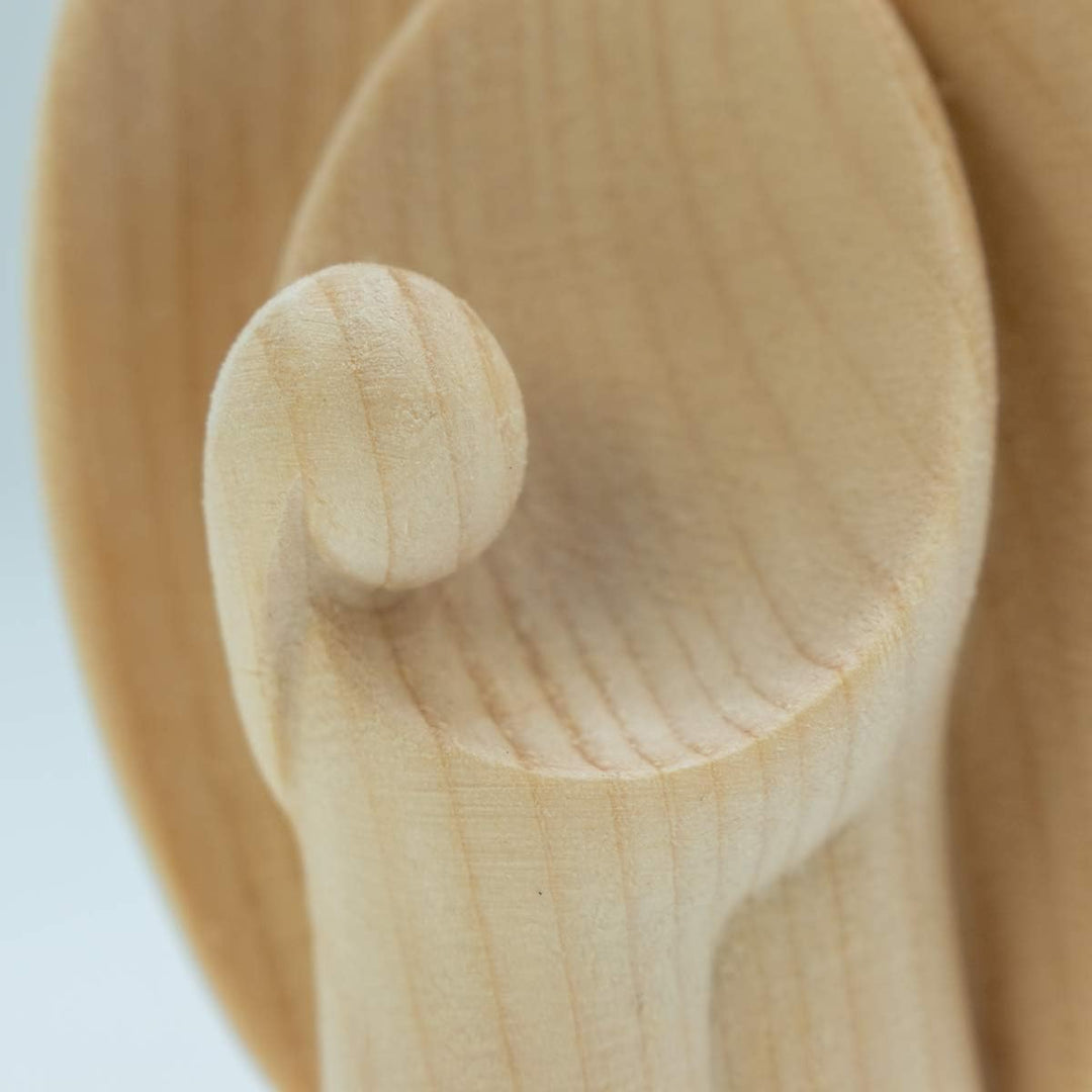 4betterdays.com NATURlich leben! Moderner Schutzengel aus Zirbenholz - mit Mädchen - Höhe 9cm - Gesc