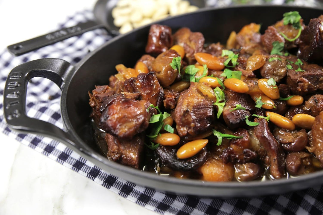 Staub 40509-341-0 stapelbare Auflaufform, oval 28 cm, 1,6 L mit mattschwarzer Emaillierung im Innere