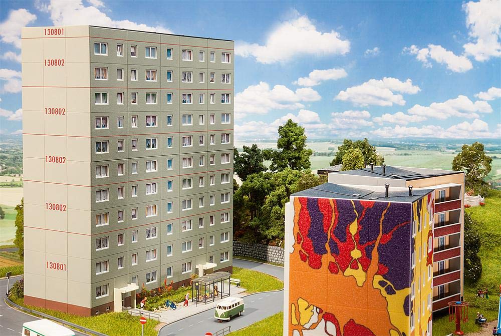 FALLER FA 130801 - Plattenbau P2 Basispackung, Zubehör für die Modelleisenbahn, Modellbau