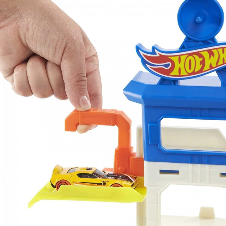 Hot Wheels Hai-Angriff Autorennbahn für Überraschungseffekte, inkl. 1 Spielzeugauto, Auto Spielzeug