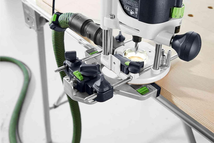 Festool Oberfräse OF 1010 REBQ-Plus (mit Seitenanschlag, Lichtmodul, Spannzange, Gabelschlüssel, plu