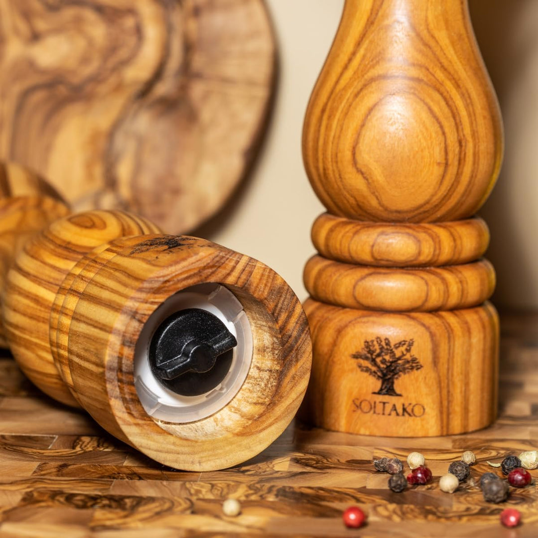 SOLTAKO Olivenholz Salz- und Pfeffermühlen 2er Set "Fleur De Sel", Pfeffer und Salzmühle aus Oliven