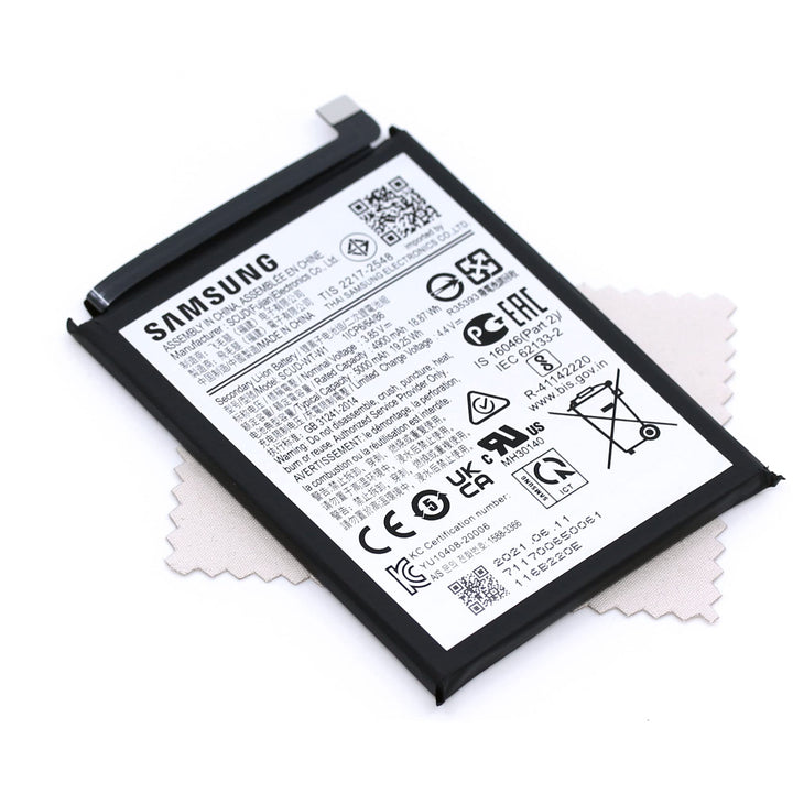 Akku für Samsung Original Scud-WT-W1 für Samsung Galaxy A22 5G (A226B) mit mungoo Displayputztuch