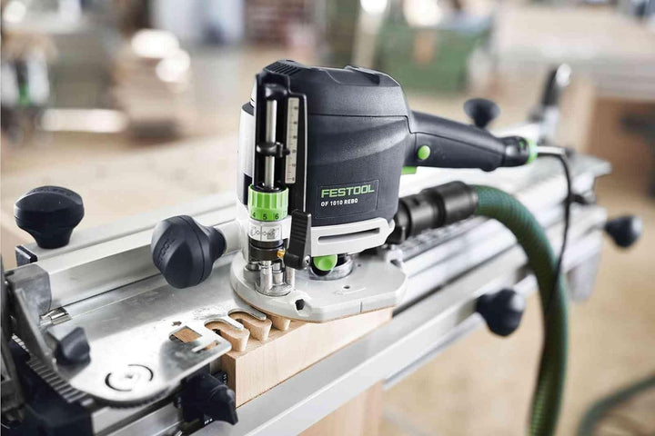 Festool Oberfräse OF 1010 REBQ-Plus (mit Seitenanschlag, Lichtmodul, Spannzange, Gabelschlüssel, plu