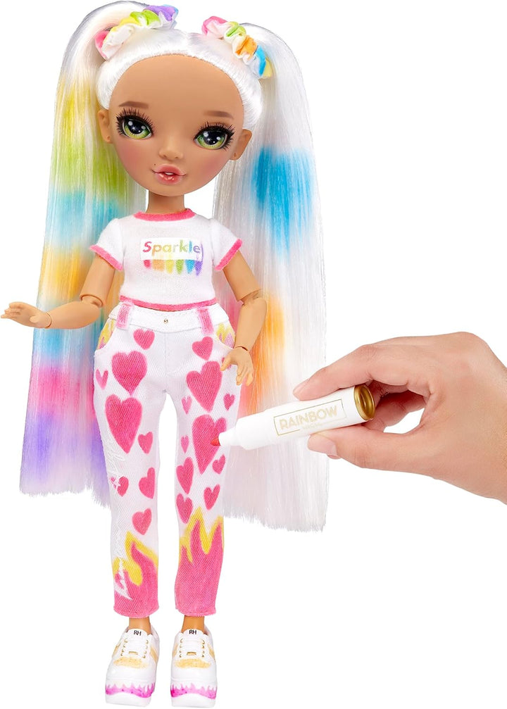 Rainbow High Color & Create DIY Modepuppe - Grüne Augen, Zöpfe, extra Top & Schuhe, abwaschbare Rege