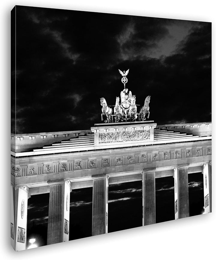 deyoli gigantisches Brandenburger Tor bei Nacht im Format: 60x60 Effekt: Schwarz&Weiss als Leinwandb