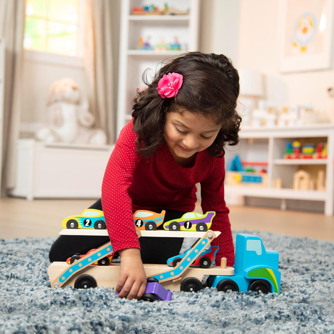 Melissa & Doug Rennwagenlaster aus Holz, Rennwagenlaster