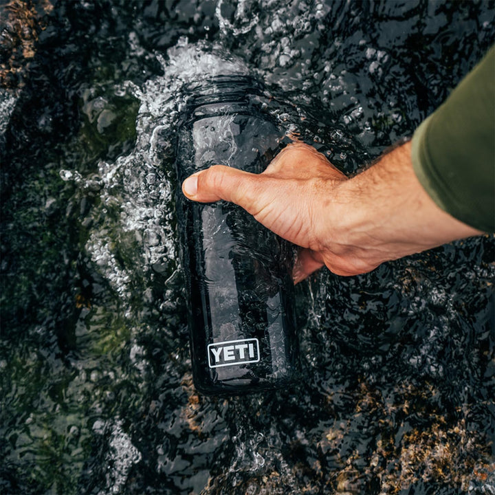YETI Yonder Wasserflasche mit Yonder Chug Deckel, 1 l, Anthrazit 1 l Dunkelgrau, 1 l Dunkelgrau