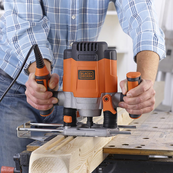 Black+Decker KW1200E 1200W Oberfräse, 28.000 1/min, max. Fäserdurchmesser 38 mm (inkl. 3 Spannzangen
