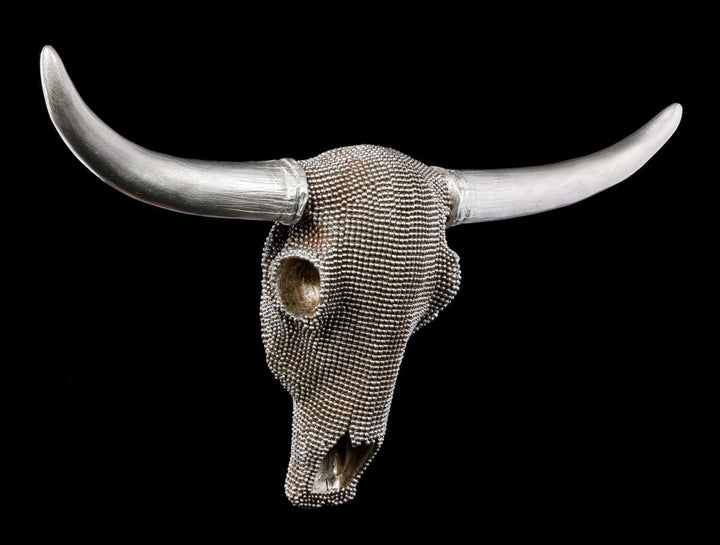 Figuren Shop GmbH Wandrelief Büffel-Schädel mit Silber Noppen verziert 46,5 cm | Trophäe Kopf Rind L
