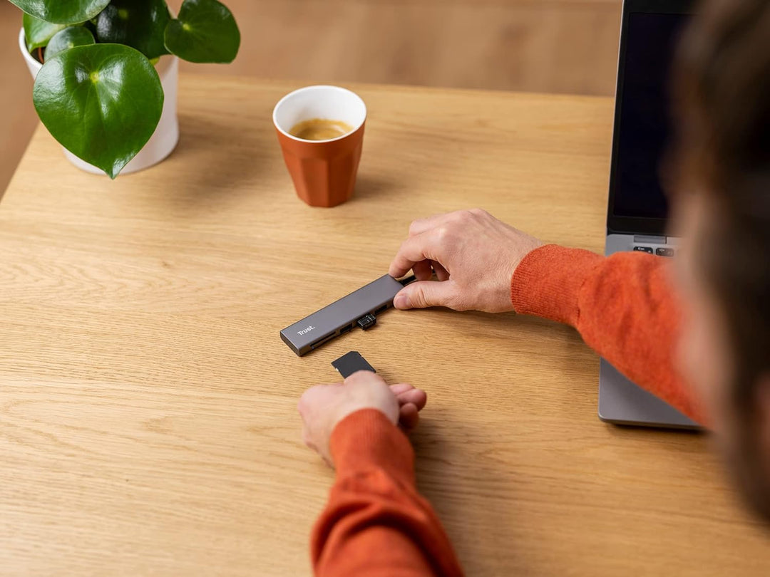 Trust Halyx Schneller USB-C-Hub und Kartenlesegerät, USB 3.2 Gen 1, SD- und Mikro-SD-Kartenlesegerät