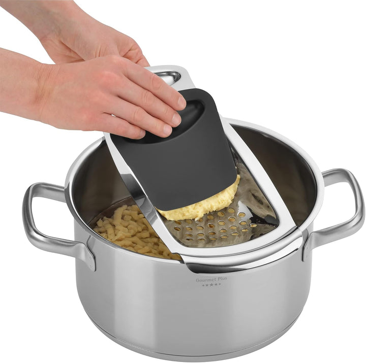WMF Spätzle-Profi 35 x 14 cm, Spätzlereibe mit Teigschaber, Spätzlehobel, Cromargan Edelstahl, Einhä