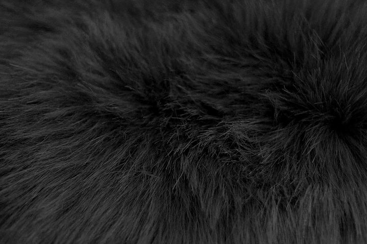 Kinzler J-10431/31, Farbe schwarz Fellteppich, 100% Polyacryl im Flor Träger Abseite: 100% Polyester