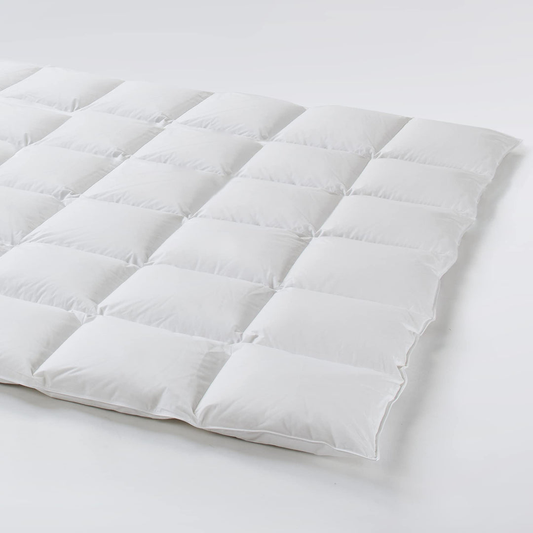 Daunenfee – Winter Cassettendecke 200x200cm, Daunen & Federn – 6x6 Karos, 2cm Stege – Handarbeit Mad