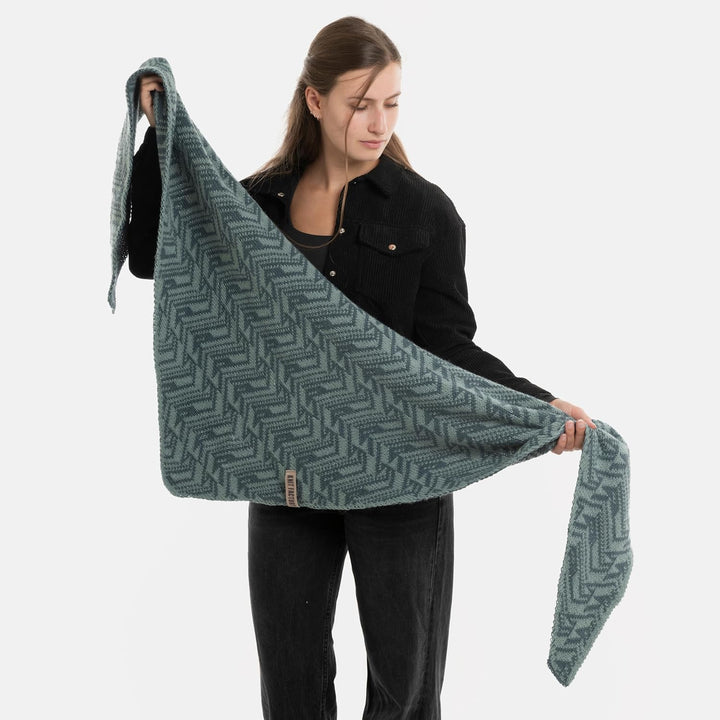 KNIT FACTORY - Dreiecksschal Josh - Damen Strickschal mit Wolle - Umschlagtuch für den Herbst und Wi