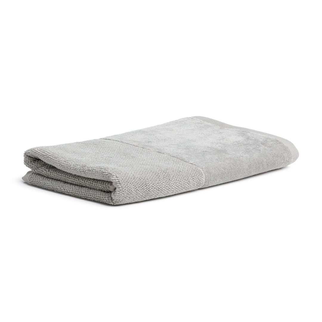 möve Bamboo Luxe Duschtuch 80 x 150 cm aus 60% Baumwolle / 40% Viskose aus Bambus-Zellstoff, silver