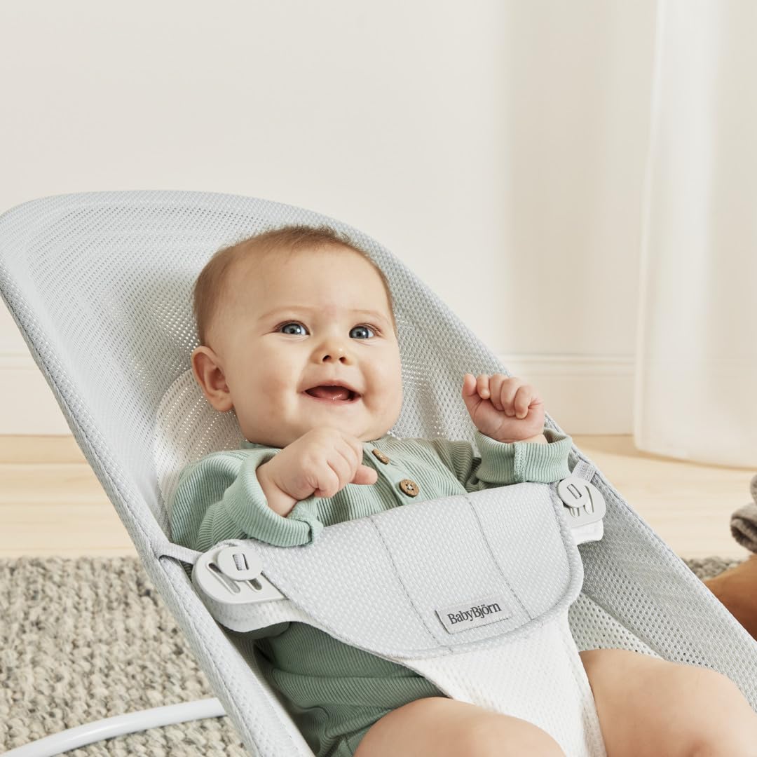 BabyBjörn Babywippe Balance Soft, Hellgrauer Rahmen, Netzstoff, Silber/Weiss