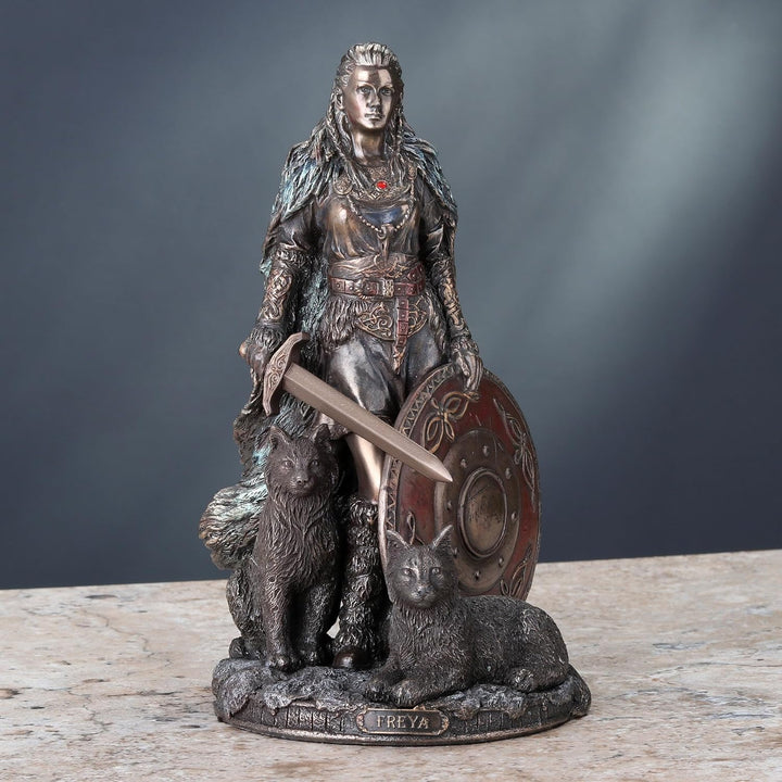 Veronese Design Skulptur Maiden Freya nordische Göttin der Liebe Schönheit und Krieg, kaltgegossenes