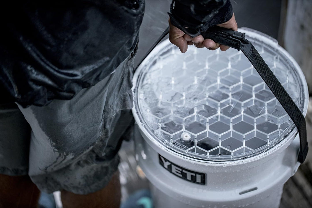 YETI LoadOut Eimerdeckel - Transparent, Wetterfest, Polypropylen oder Polyethylen, Snap-Verschluss,