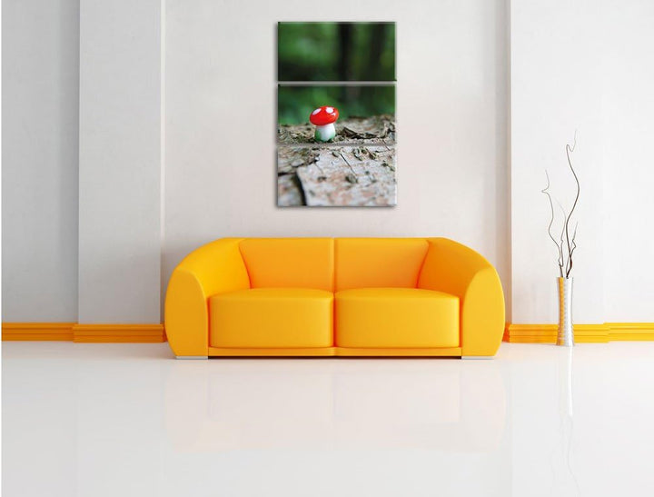 Pixxprint Kleiner Fliegenpilz auf Baumstamm 3-Teiler Leinwandbild 120x80 Bild auf Leinwand