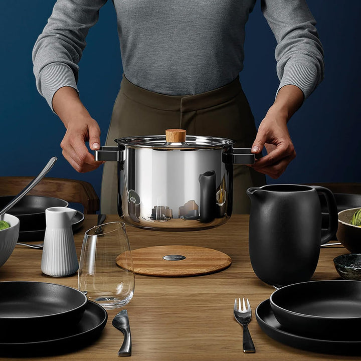 Eva Solo | Nordic Kitchen Magnetischer Untersetzer rund | Bleibt beim Bewegen am Kochtopf oder Topf