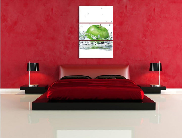 Pixxprint Grüner Apfel fällt ins Wasser als Leinwandbild/Grösse: 3 Teilig (120x80) cm/Wandbild/Kunst