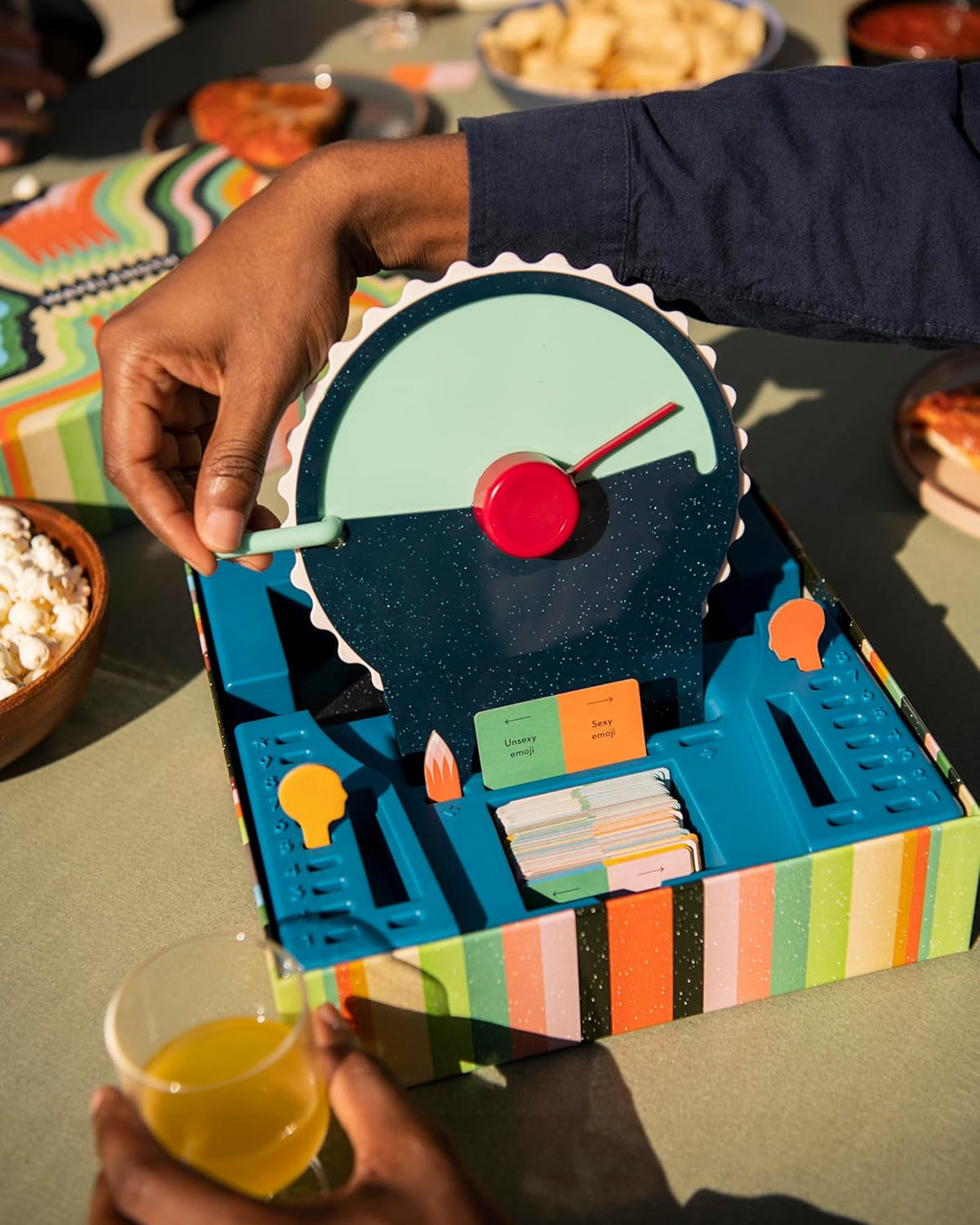 Palm Court, Wavelength: A Telepathic, Party Game, Ages 14+, 2-12 Players, 30 to 45 Minutes Playing T