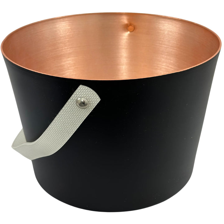 Saunaeimer aus Aluminium schwarz-gold mit flexiblem Tragegurt der Marke SudoreWell by MaReBa24®